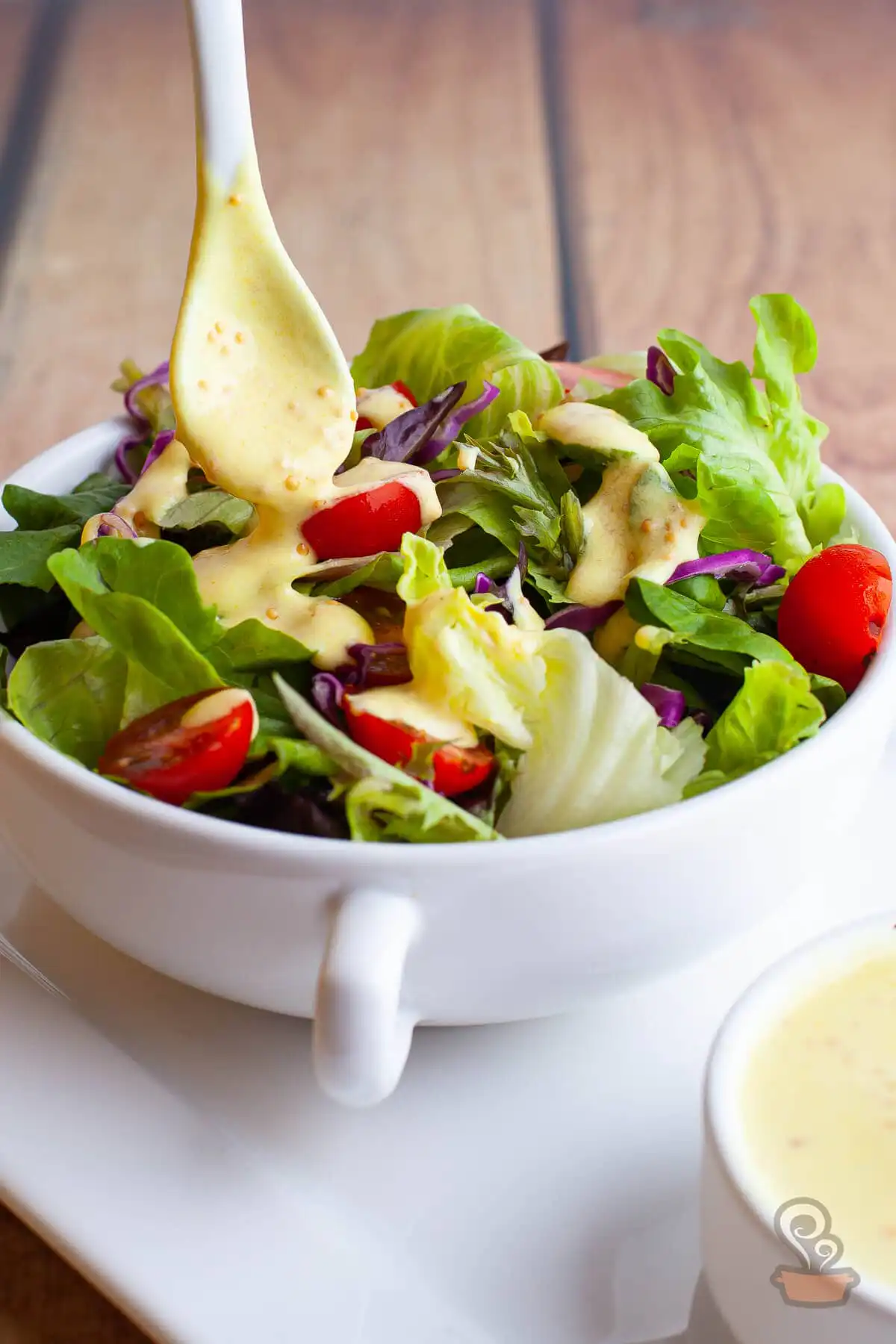 Molho de iogurte com mostarda Molho de iogurte com mostarda