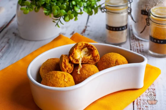 Bolinho de abóbora com queijo