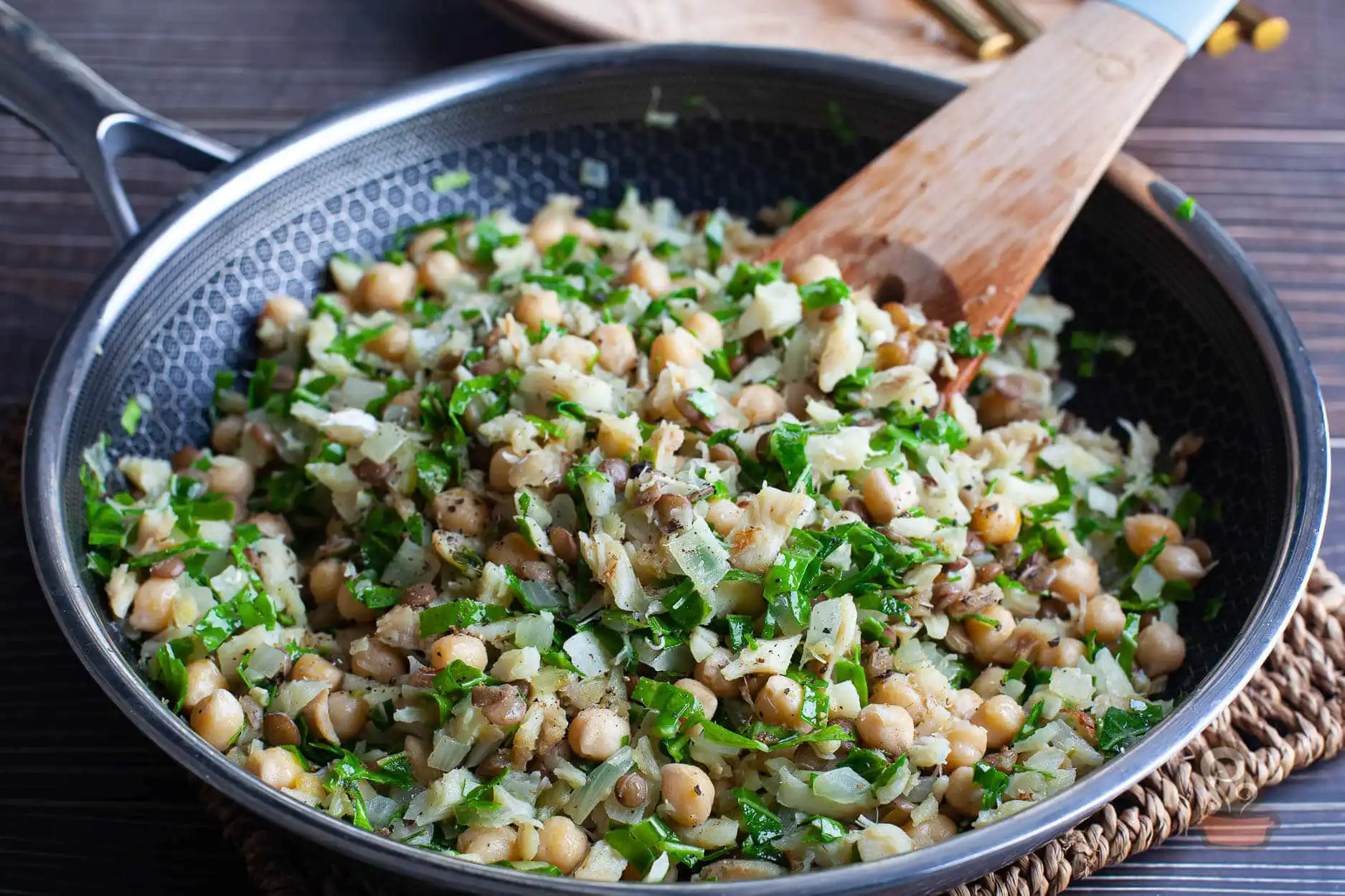 Salada de bacalhau com grãos