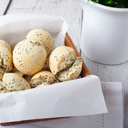 Pão de queijo com chia - Quero Comida de Verdade - Receita saudável