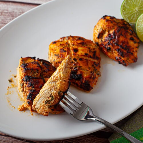 Filé de frango marinado com iogurte - Quero Comida de Verdade - Receita Saudável