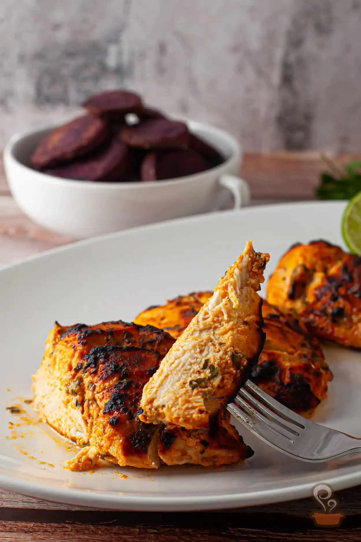 Filé de frango marinado com iogurte - Quero Comida de Verdade - Receita Saudável Filé de frango marinado com iogurte - Quero Comida de Verdade - Receita Saudável