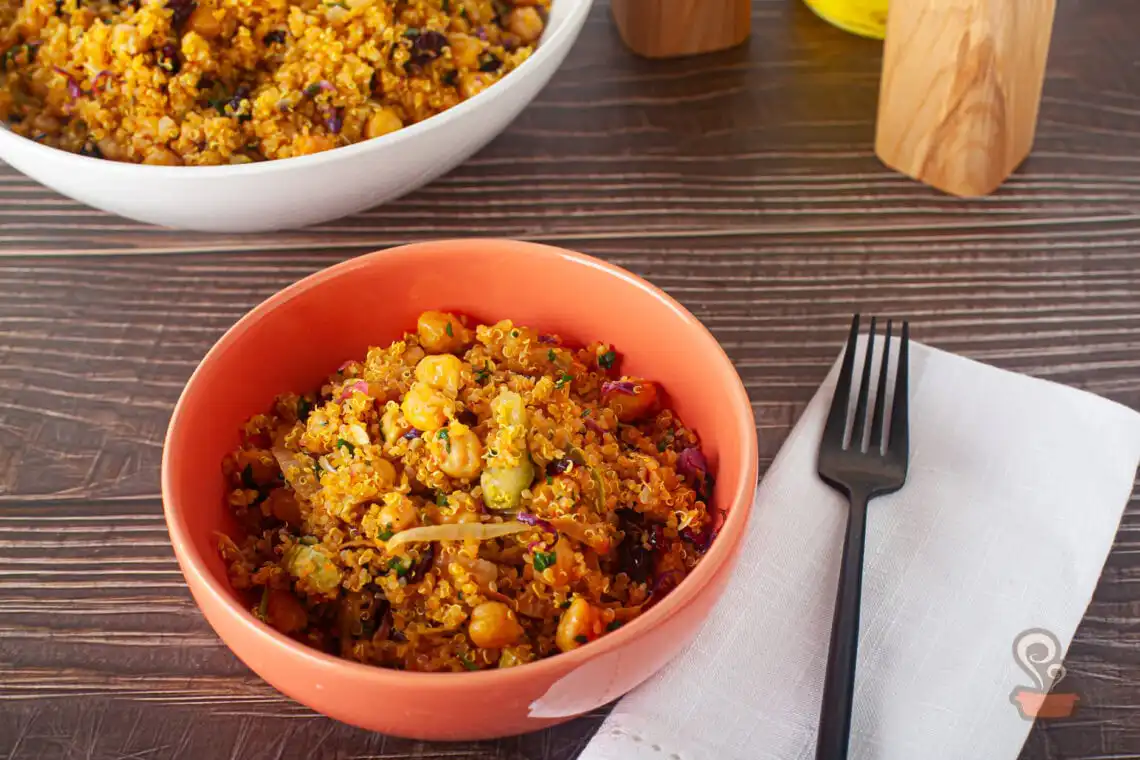 Salada de quinoa assada - Receita saudável - Quero Comida de Verdade
